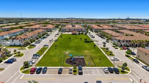 10487 W 34th Court Hialeah FL 33018