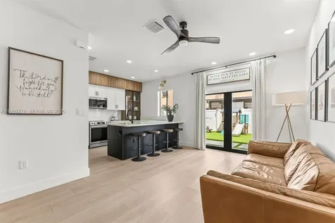 10487 W 34th Court Hialeah FL 33018