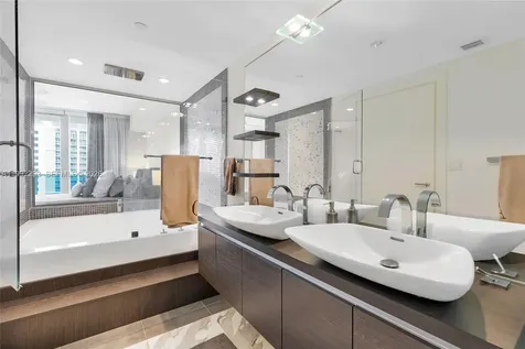 200 Biscayne Boulevard Way Miami FL 33131