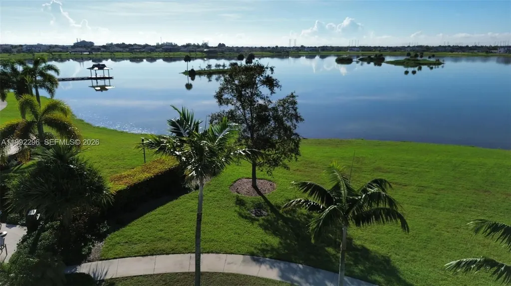 19148 N Broad Shore Walk Loxahatchee FL 33470