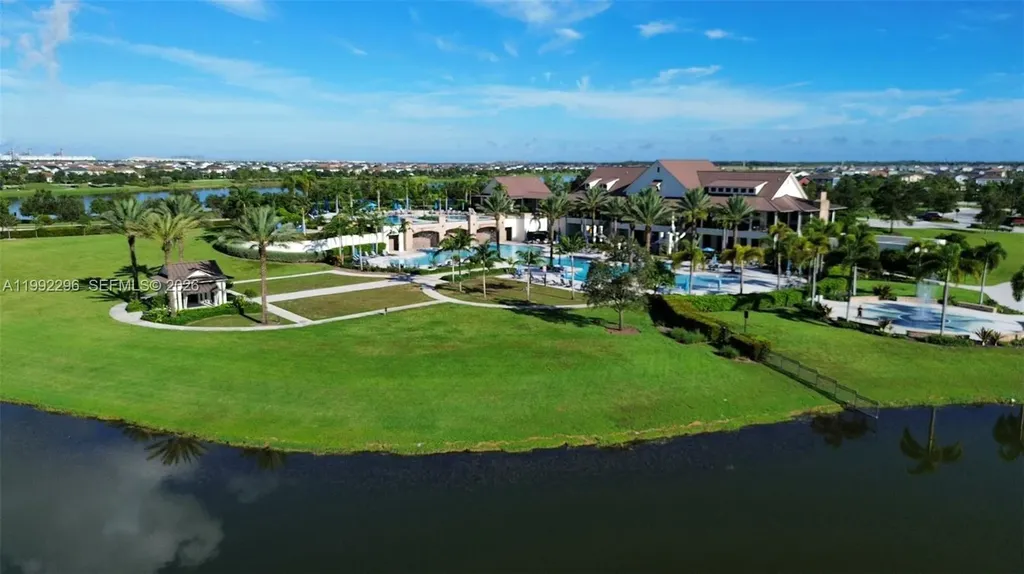 19148 N Broad Shore Walk Loxahatchee FL 33470