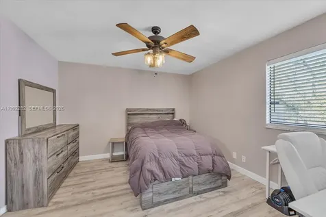 2796 S University Drive Davie FL 33328
