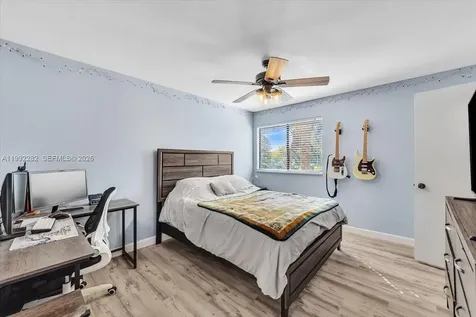 2796 S University Drive Davie FL 33328