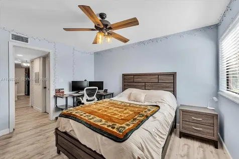 2796 S University Drive Davie FL 33328