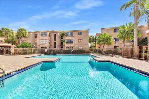 2796 S University Drive Davie FL 33328