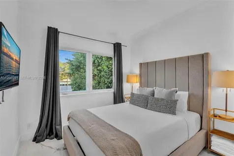 472 Sunset Drive Hallandale Beach FL 33009