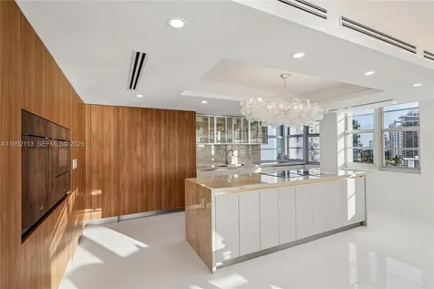 5660 Collins Avenue Miami Beach FL 33140