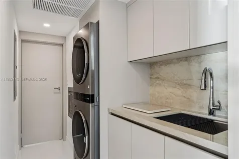 5660 Collins Avenue Miami Beach FL 33140