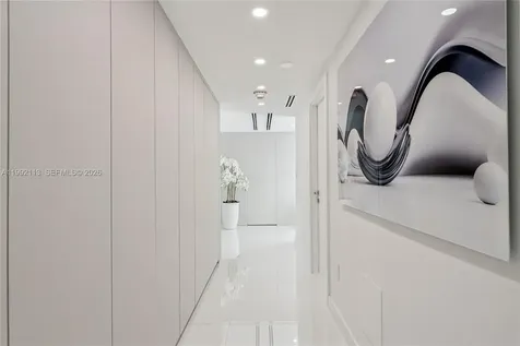 5660 Collins Avenue Miami Beach FL 33140