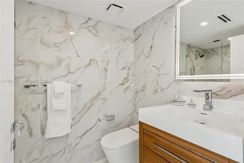 5660 Collins Avenue Miami Beach FL 33140