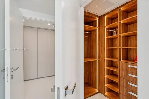 5660 Collins Avenue Miami Beach FL 33140