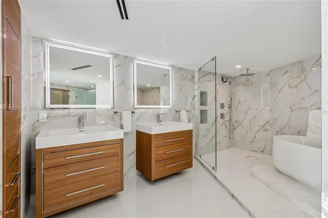 5660 Collins Avenue Miami Beach FL 33140