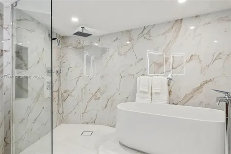 5660 Collins Avenue Miami Beach FL 33140