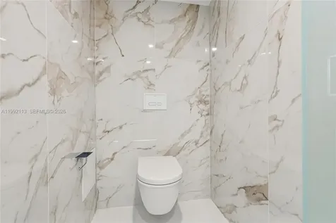 5660 Collins Avenue Miami Beach FL 33140