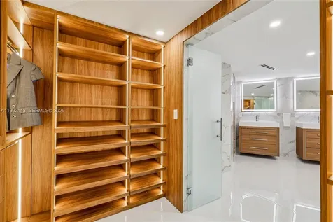5660 Collins Avenue Miami Beach FL 33140