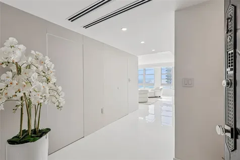 5660 Collins Avenue Miami Beach FL 33140