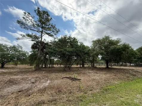 335 & 345 S Kennel Street Clewiston FL 33440