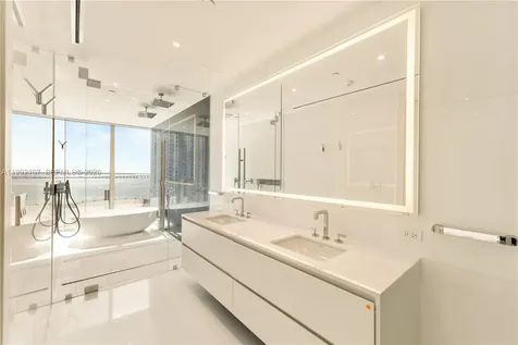 300 Biscayne Boulevard Way Miami FL 33131