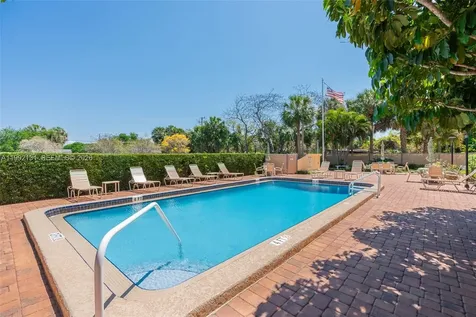 2400 NE 10th Street Pompano Beach FL 33062