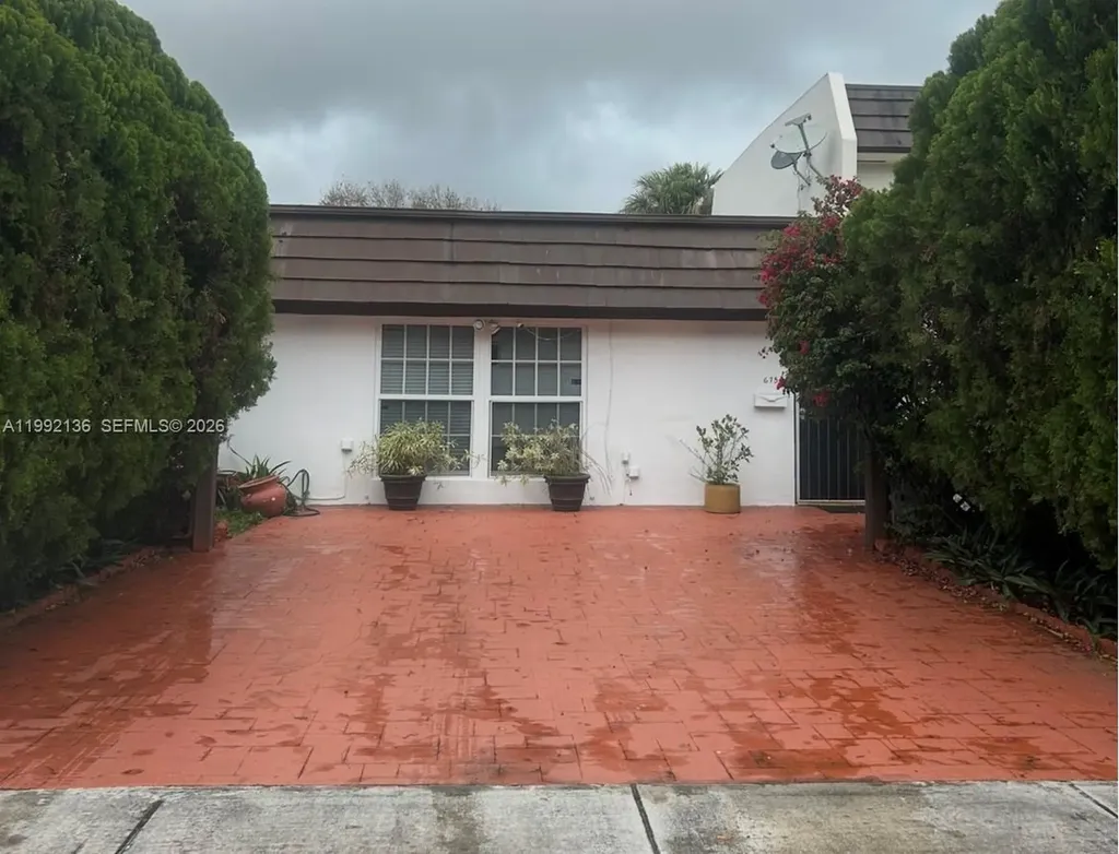 6755 Crooked Palm Terrace Miami Lakes FL 33014