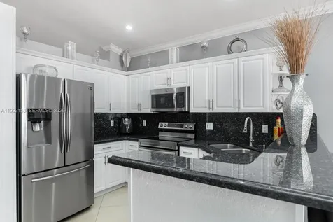 7929 NW 200th Terrace Hialeah FL 33015