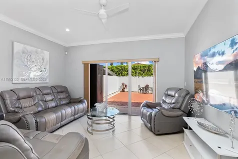 7929 NW 200th Terrace Hialeah FL 33015