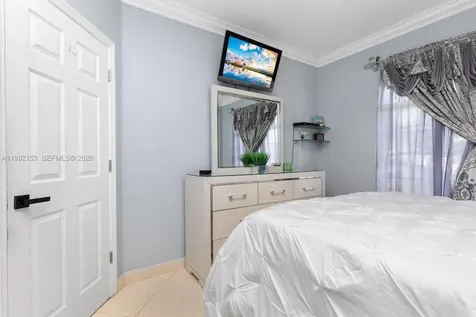 7929 NW 200th Terrace Hialeah FL 33015