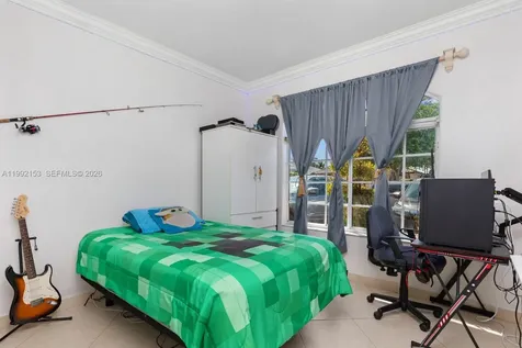 7929 NW 200th Terrace Hialeah FL 33015