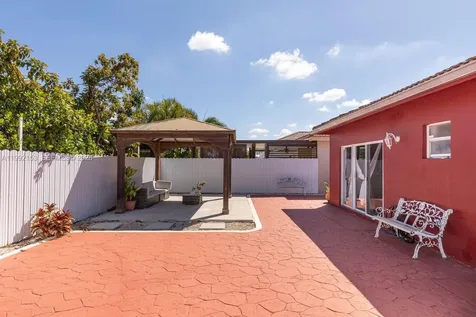7929 NW 200th Terrace Hialeah FL 33015