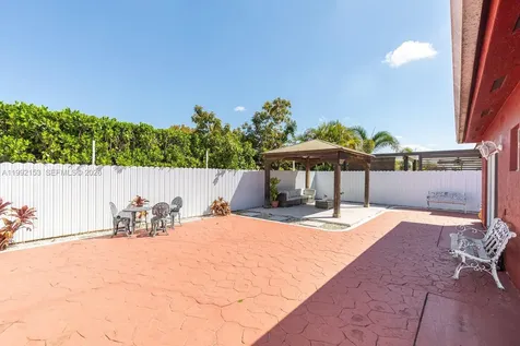 7929 NW 200th Terrace Hialeah FL 33015