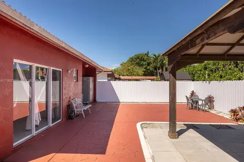 7929 NW 200th Terrace Hialeah FL 33015