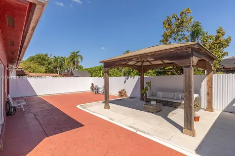 7929 NW 200th Terrace Hialeah FL 33015