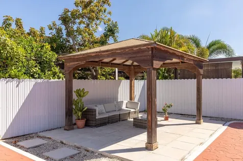 7929 NW 200th Terrace Hialeah FL 33015