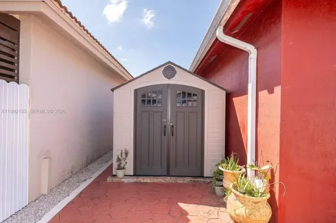7929 NW 200th Terrace Hialeah FL 33015