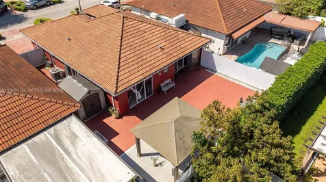7929 NW 200th Terrace Hialeah FL 33015