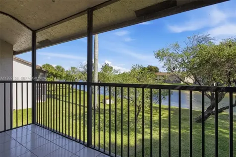 9994 Nob Hill Court Sunrise FL 33351