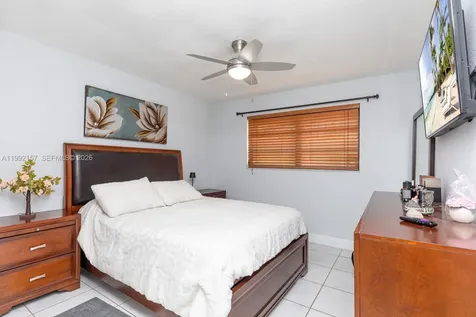 1261 W 43rd Place Hialeah FL 33012