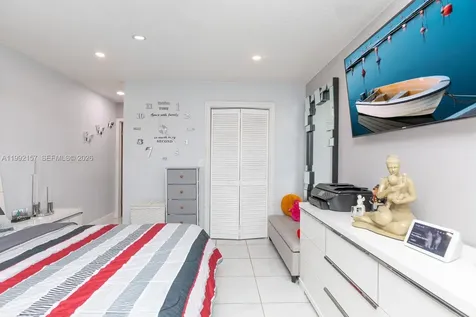1261 W 43rd Place Hialeah FL 33012