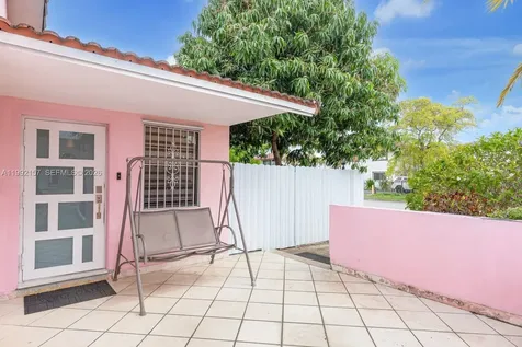 1261 W 43rd Place Hialeah FL 33012