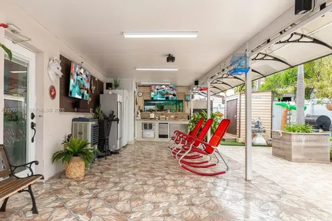 1261 W 43rd Place Hialeah FL 33012