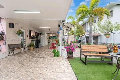 1261 W 43rd Place Hialeah FL 33012