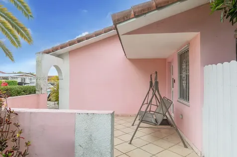 1261 W 43rd Place Hialeah FL 33012