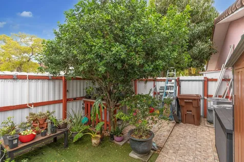 1261 W 43rd Place Hialeah FL 33012