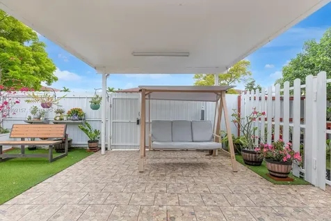 1261 W 43rd Place Hialeah FL 33012