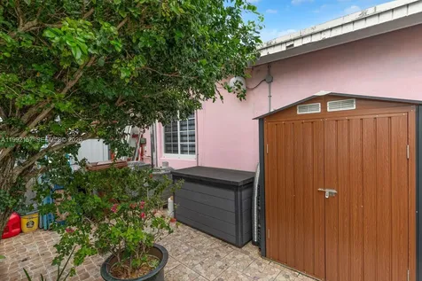 1261 W 43rd Place Hialeah FL 33012