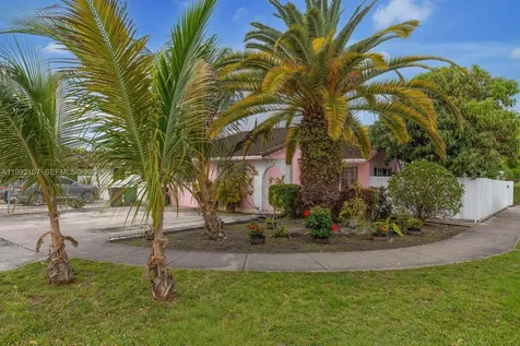 1261 W 43rd Place Hialeah FL 33012
