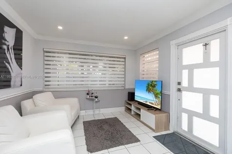 1261 W 43rd Place Hialeah FL 33012