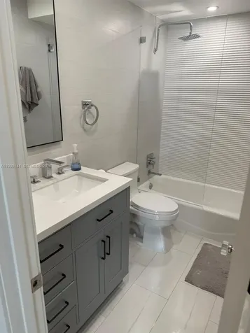 5005 Collins Avenue Miami Beach FL 33140