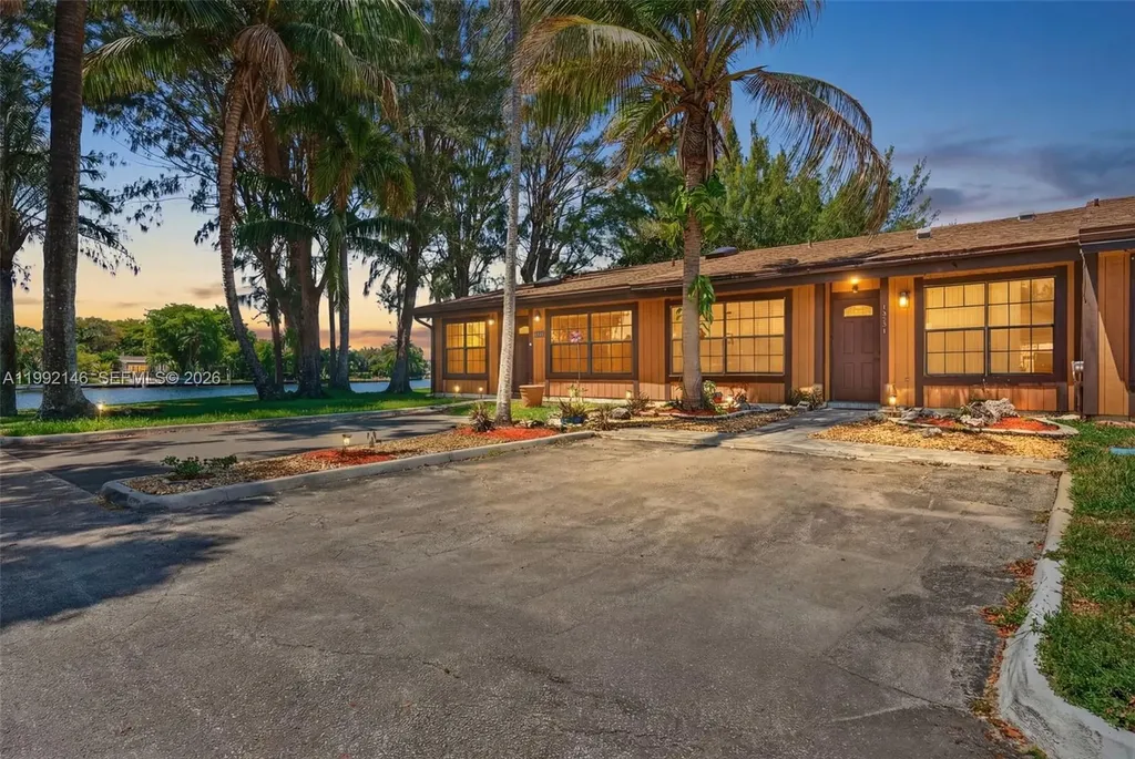10351 Juniper Court Pembroke Pines FL 33026