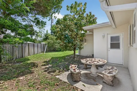 3900 NE 22nd Avenue Lighthouse Point FL 33064